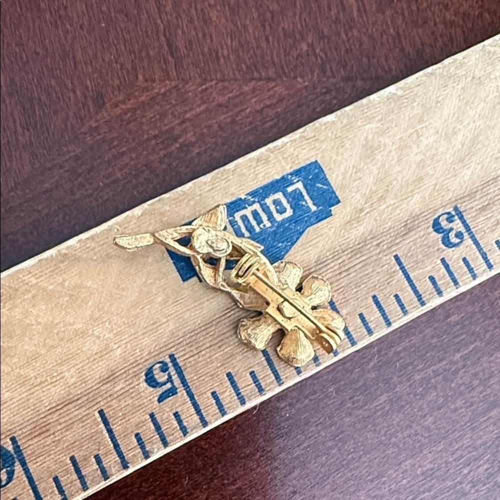 Vintage Gold Tone Flower Brooch - Picture 2 of 2